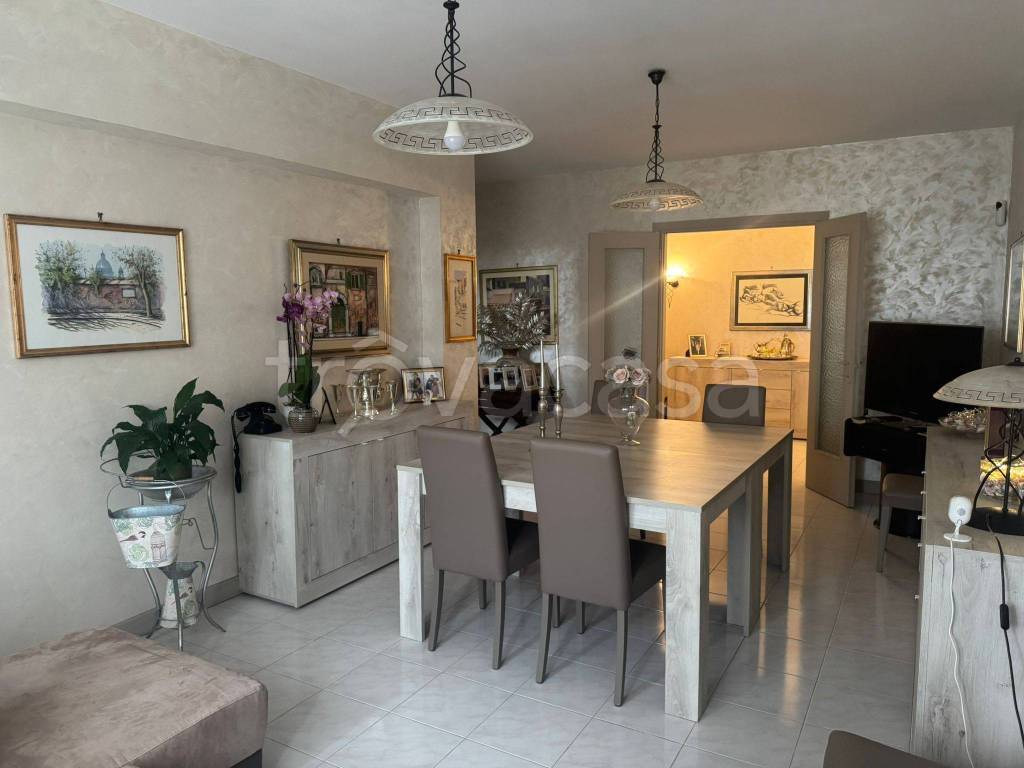 appartamento in vendita a Roma in zona Ardeatino