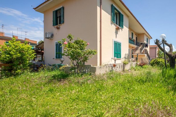 appartamento in vendita a Roma in zona Finocchio