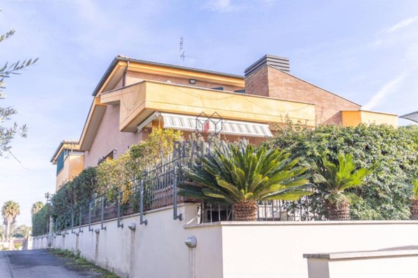 casa indipendente in vendita a Roma