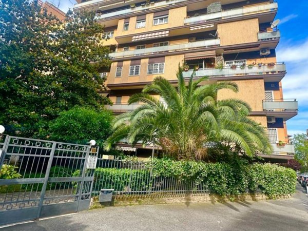 appartamento in vendita a Roma in zona Appio Claudio