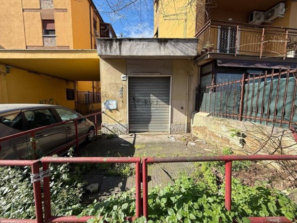 negozio in vendita a Roma in zona Tor Sapienza