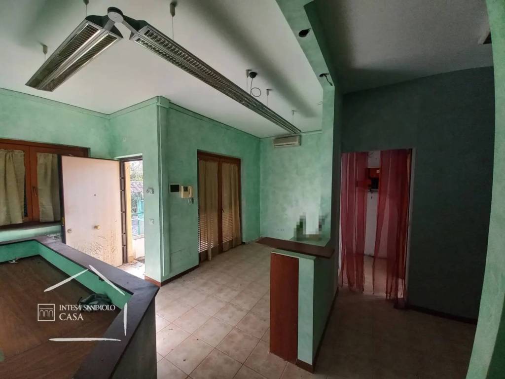 ufficio in vendita a Roma in zona Casal Palocco