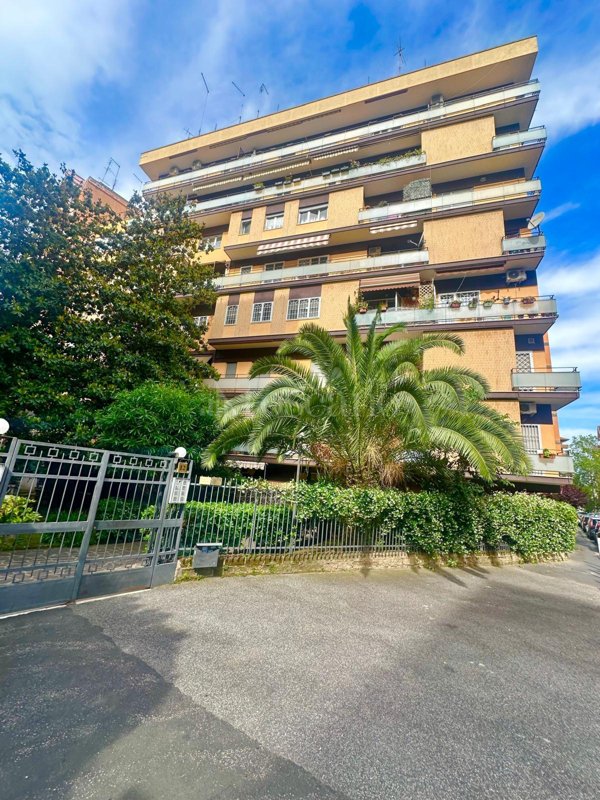 appartamento in vendita a Roma in zona Appio Claudio