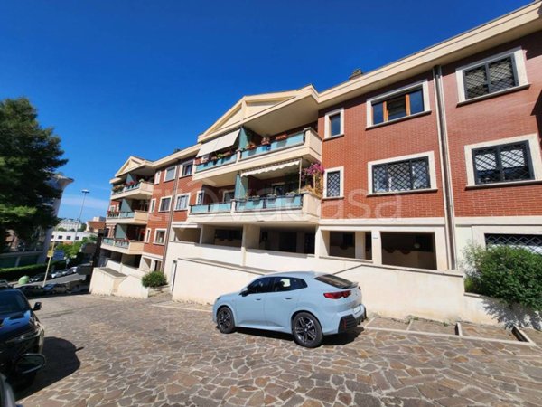 appartamento in vendita a Roma in zona Ardeatino