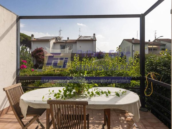 casa indipendente in vendita a Roma in zona Casal Palocco