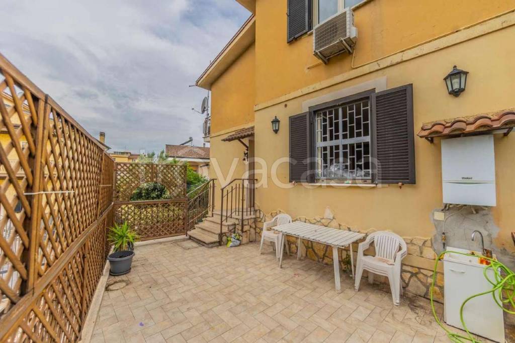 casa indipendente in vendita a Roma in zona Finocchio