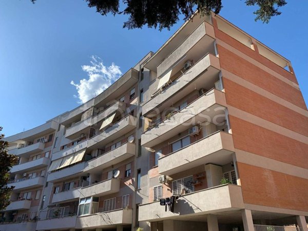 appartamento in vendita a Roma in zona Tor de' Cenci