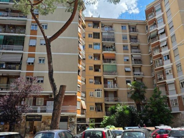 appartamento in vendita a Roma in zona Ostiense