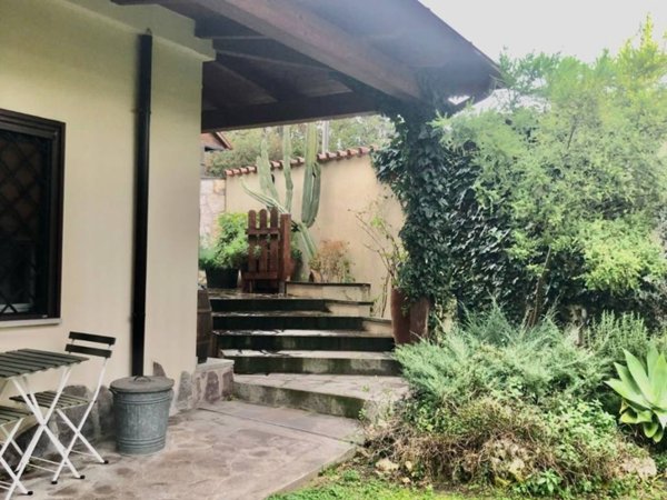 casa indipendente in vendita a Roma in zona Massimina/Casal Lumbroso