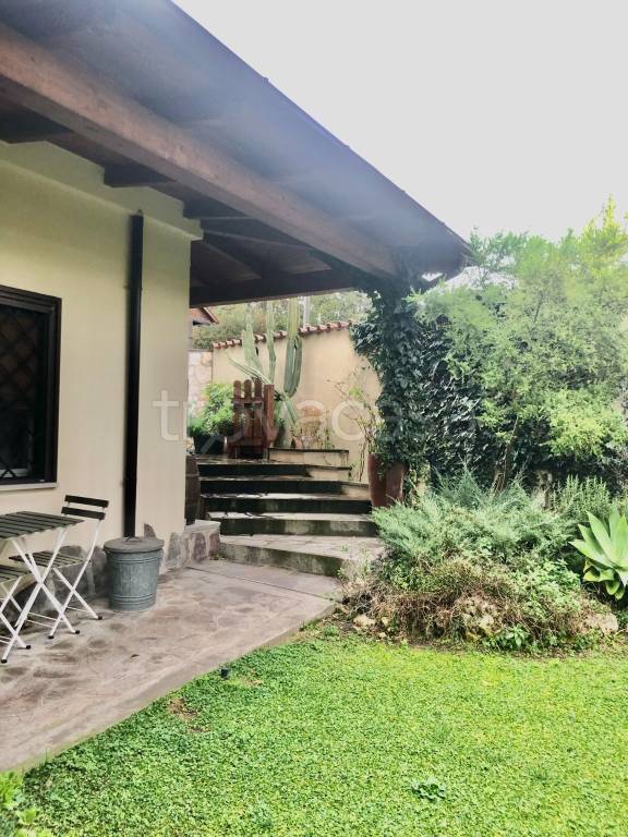 casa indipendente in vendita a Roma in zona Massimina/Casal Lumbroso