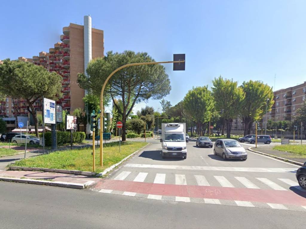 negozio in vendita a Roma in zona Collatino