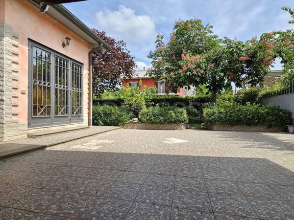casa indipendente in vendita a Roma