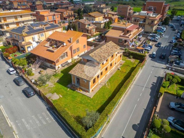 casa indipendente in vendita a Roma in zona Massimina/Casal Lumbroso