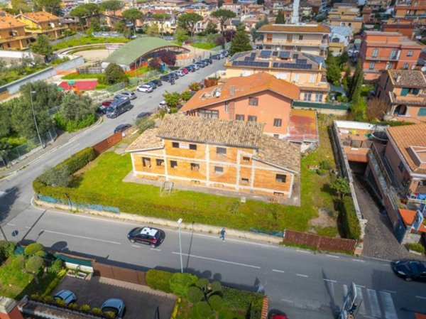 casa indipendente in vendita a Roma in zona Massimina/Casal Lumbroso