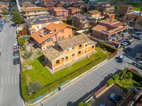 casa indipendente in vendita a Roma in zona Massimina/Casal Lumbroso
