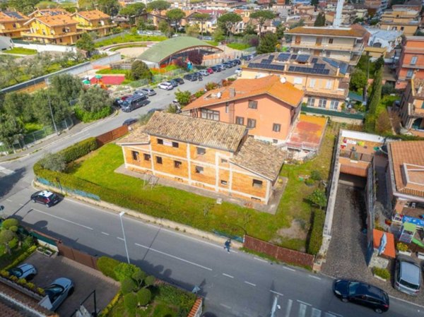 casa indipendente in vendita a Roma in zona Massimina/Casal Lumbroso