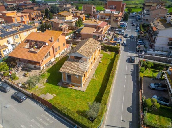 casa indipendente in vendita a Roma in zona Massimina/Casal Lumbroso