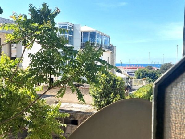 appartamento in vendita a Roma in zona Lido di Castel Fusano