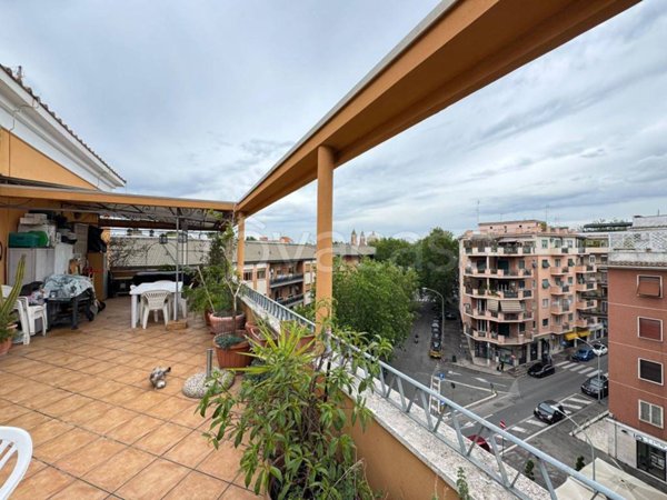 appartamento in vendita a Roma in zona Appio Latino