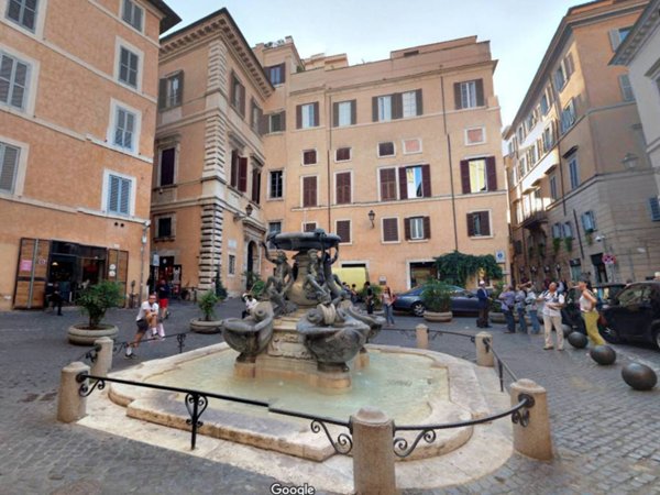 negozio in vendita a Roma in zona Pigna - Sant'Angelo
