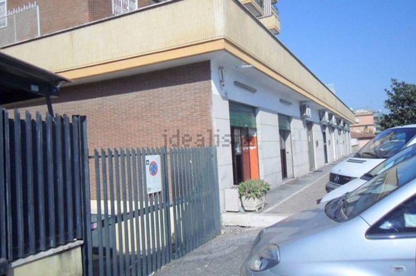 locale commerciale in vendita a Roma in zona Portuense