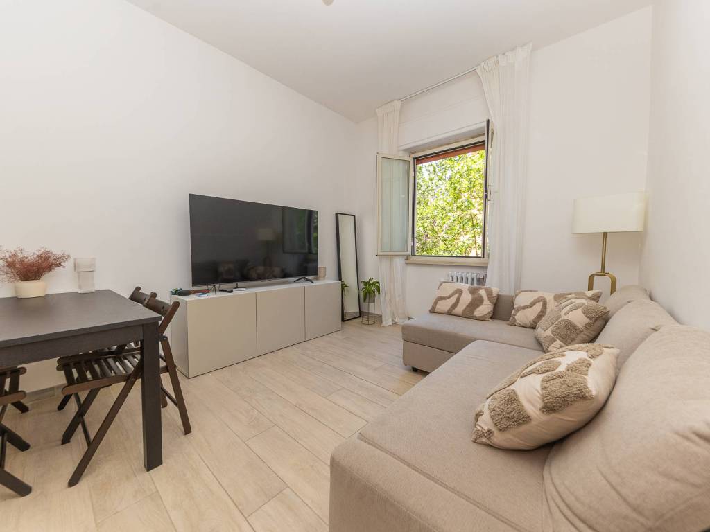 appartamento in vendita a Roma in zona Appio Claudio