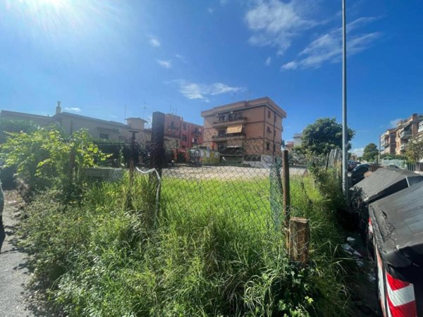 terreno edificabile in vendita a Roma in zona Tor Cervara