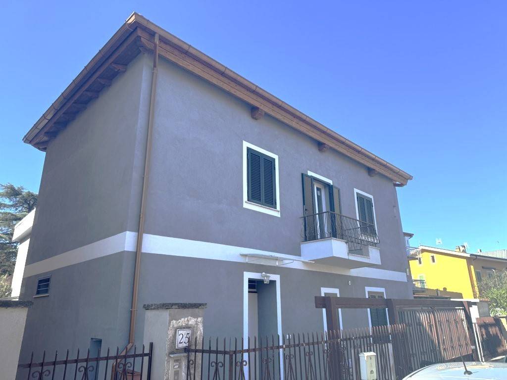 appartamento in vendita a Roma in zona Casal Morena