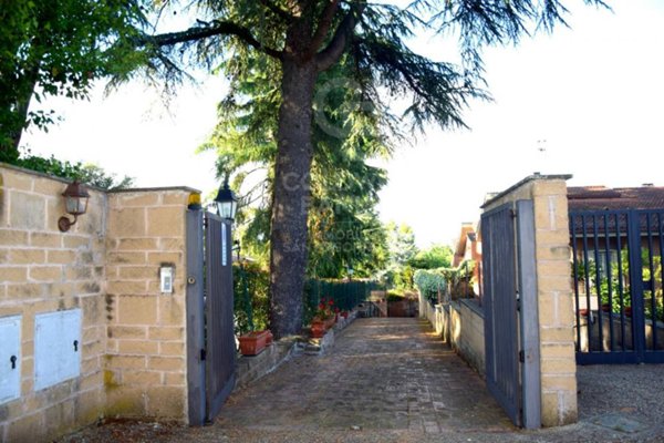 casa indipendente in vendita a Roma in zona Pantan Monastero
