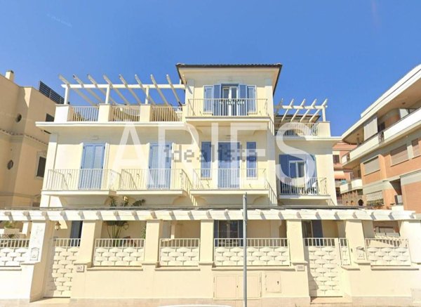 appartamento in vendita a Roma in zona Ostia