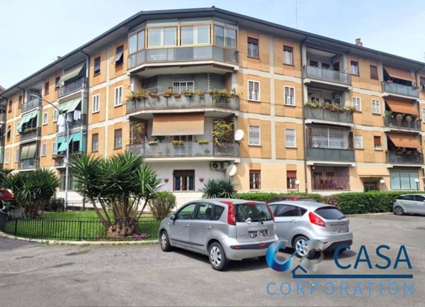 appartamento in vendita a Roma in zona Torre Spaccata