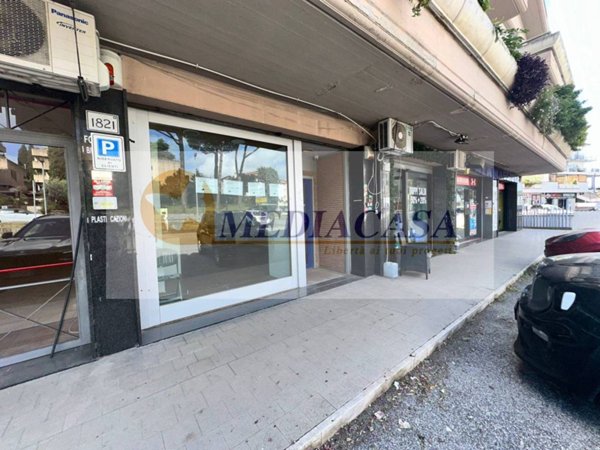 negozio in vendita a Roma in zona Tor di Quinto