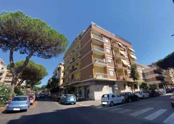 appartamento in vendita a Roma in zona Ostia