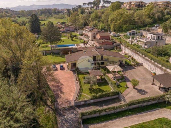 casa indipendente in vendita a Roma in zona Lunghezza