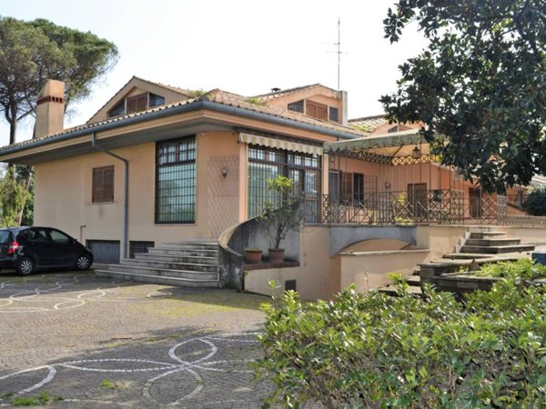 casa indipendente in vendita a Roma in zona Fonte Laurentina