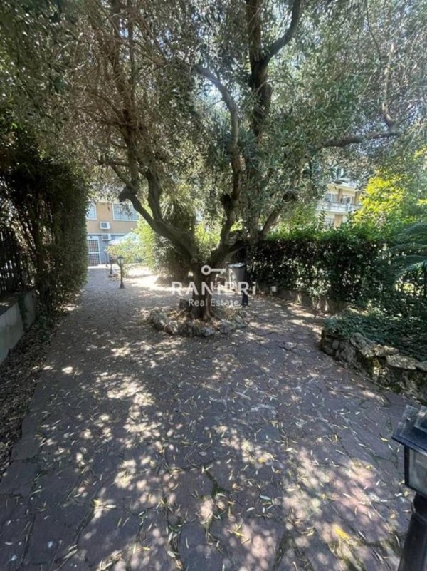 appartamento in vendita a Roma in zona Mostacciano