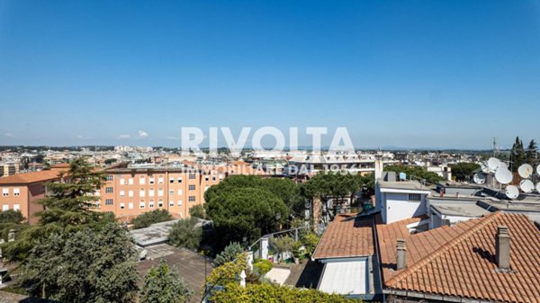 appartamento in vendita a Roma in zona Tor di Quinto