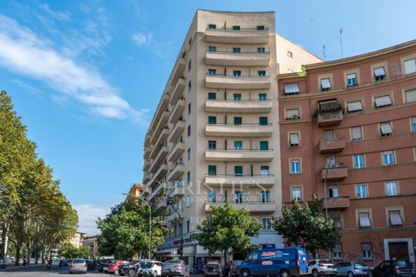 appartamento in vendita a Roma in zona Ostiense