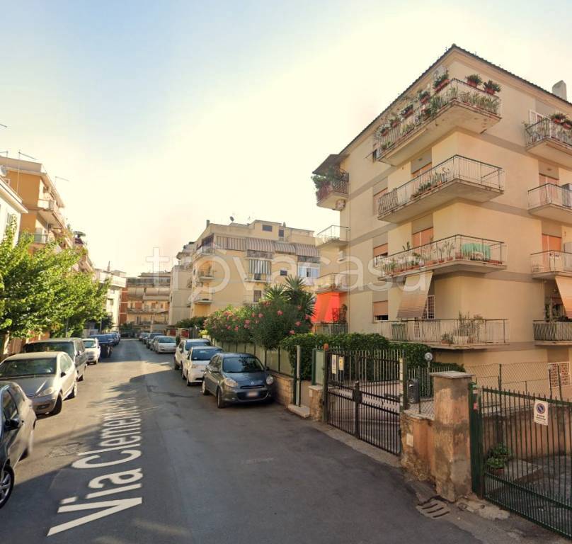 locale commerciale in vendita a Roma in zona Primavalle