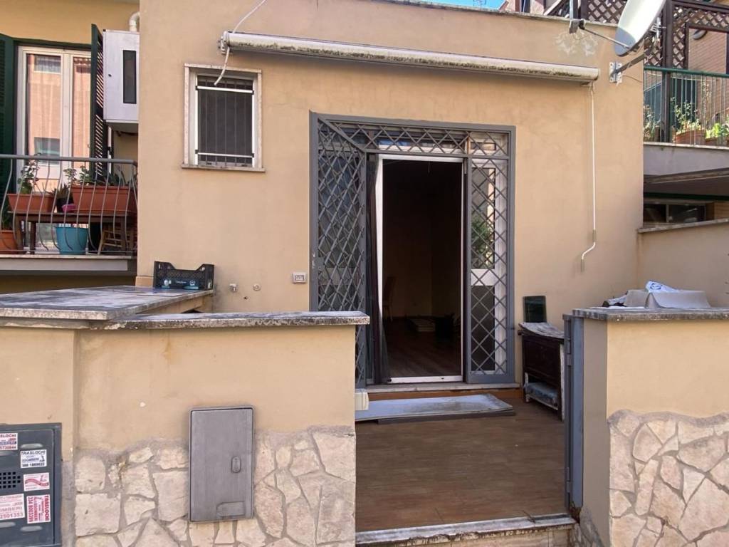 appartamento in vendita a Roma in zona Tomba di Nerone