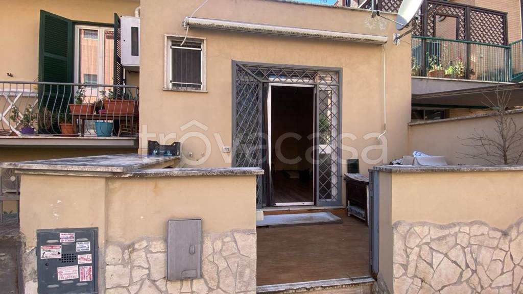 appartamento in vendita a Roma in zona Tomba di Nerone