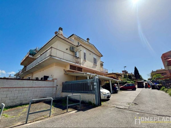 appartamento in vendita a Roma in zona Finocchio