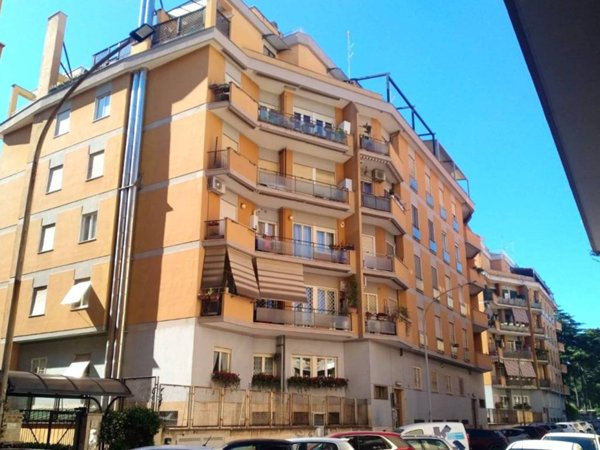 appartamento in vendita a Roma in zona Ardeatino