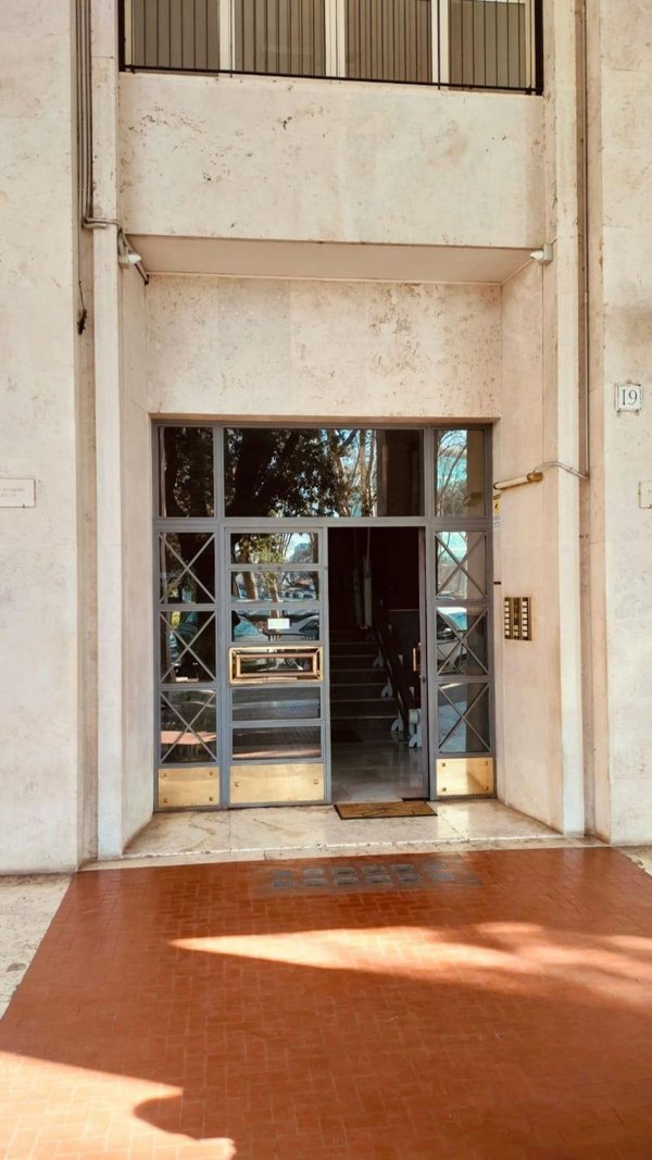 appartamento in vendita a Roma in zona Ardeatino