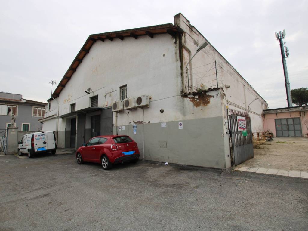 locale commerciale in vendita a Roma in zona Pietralata
