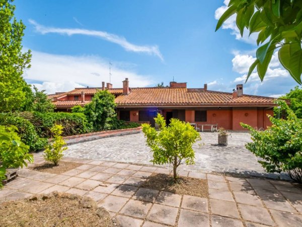 casa indipendente in vendita a Roma in zona Sette Bagni
