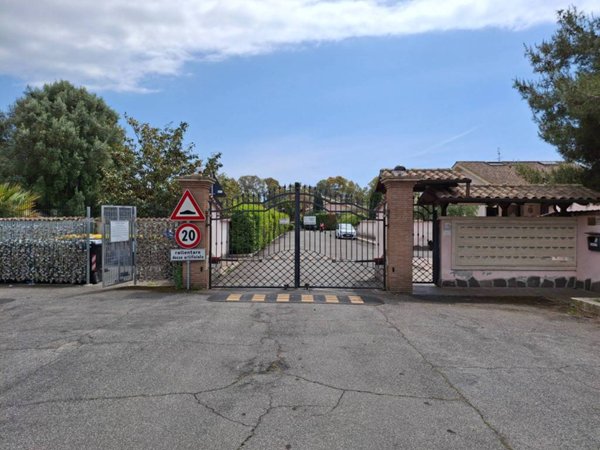 casa indipendente in vendita a Roma in zona Infernetto
