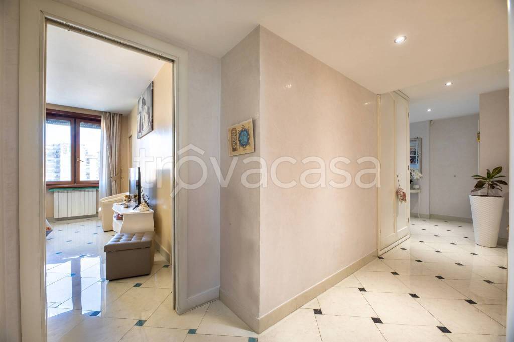 appartamento in vendita a Roma in zona Tuscolano