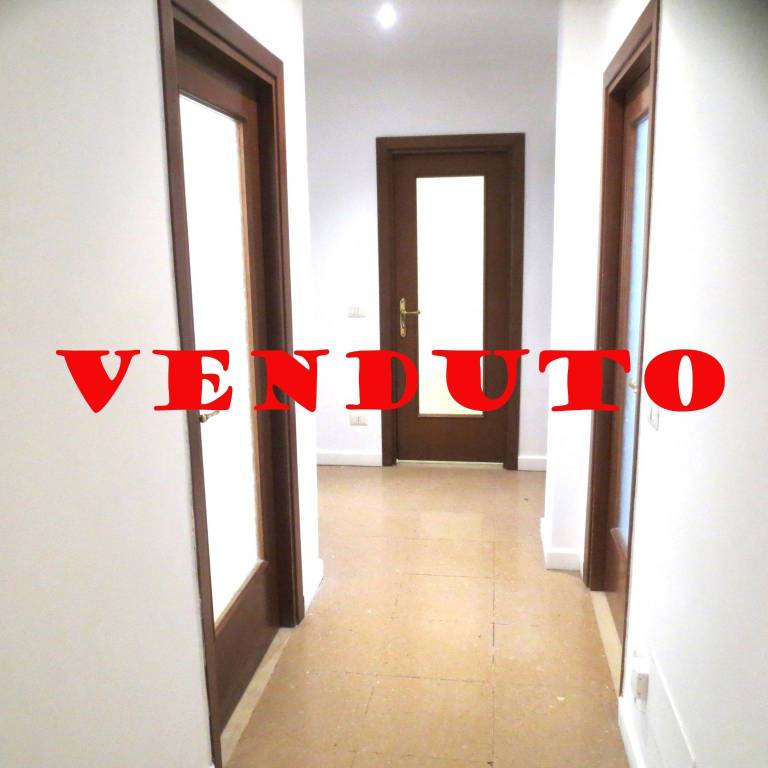 appartamento in vendita a Roma in zona Tuscolano