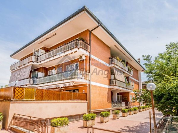 appartamento in vendita a Roma in zona Appio Claudio